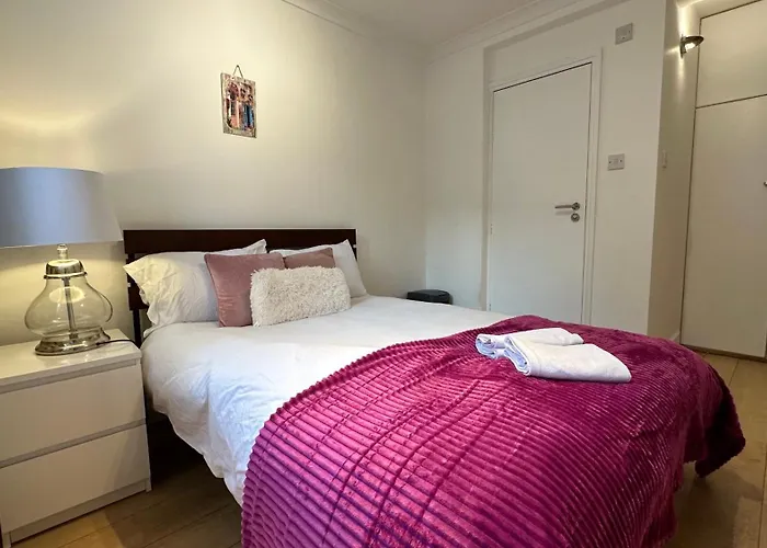 Economic Hotel-Like Room, En-Suite Sheperds Bush